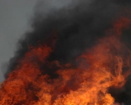 Гръцките власти отново гасят пожара по билото на Славянка