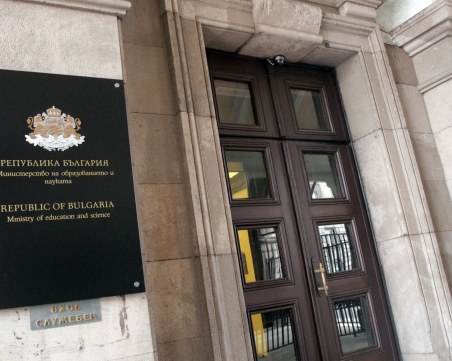 МОН иска повече пари за участие на студенти, докторанти и специализанти в практиките