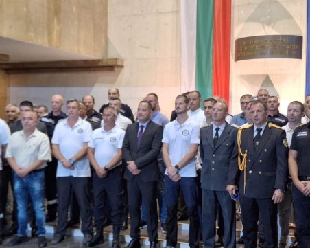 Наградиха огнеборци за борбата с пожарите, сред тях директорът на Пловдивската пожарна