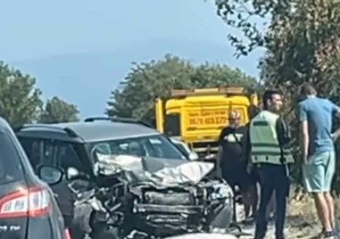 Тежка катастрофа е станала преди минути след село Труд в