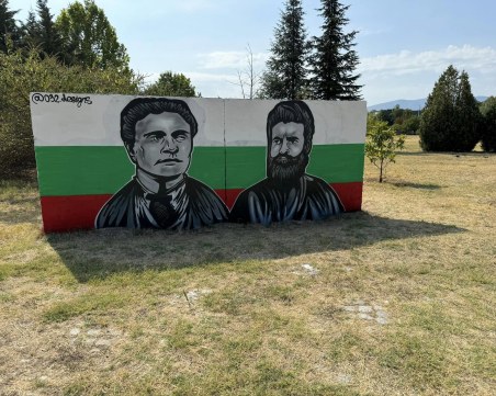 Възстановиха ликовете на Левски и Ботев в парк „Ротари” в район „Тракия”