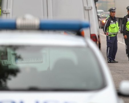 Засилени са полицейските проверки по пътищата към морето