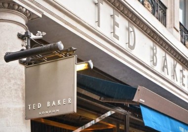 Модната верига Тед Бейкър Ted Baker затваря всичките си магазини