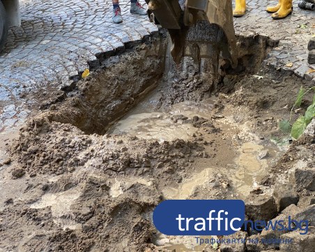 Авария в центъра на Пловдив остави десетки без вода