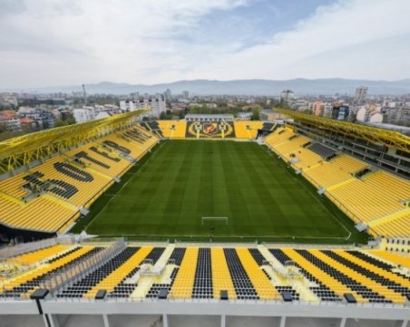 Тревата на стадион 