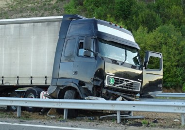 Турски тир е катастрофирал без участие на други превозни средства
