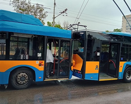 Два тролея се удариха в София