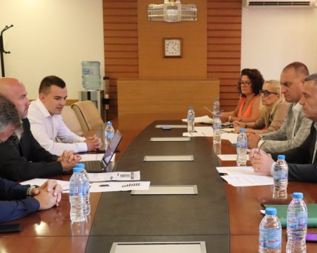 Министър Тахов: България иска от ЕК защитни мерки срещу вноса на яйца от Украйна