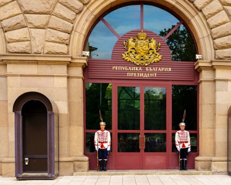 Радев се среща с определените по Конституция кандидати за служебен премиер