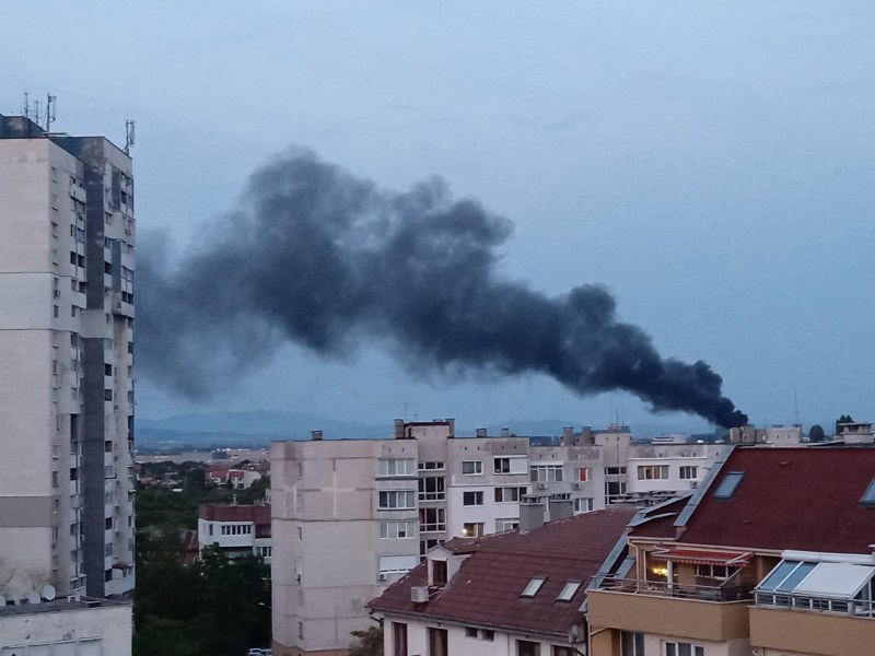 Пожар край Летище София ВИДЕО