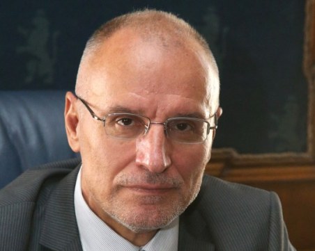 Димитър Радев: БНБ не трябва да се въвлича в политическия процес