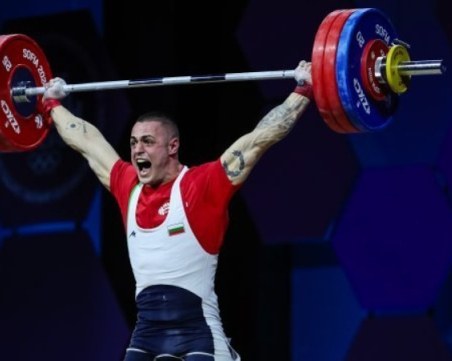 Карлос Насар става почетен гражданин на Червен бряг