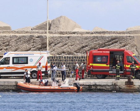 Отриха две тела на загинали след потъването на луксозна яхта край Сицилия