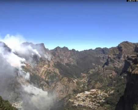 Пожар гори непосредствено близо до гора в Португалия, включена в списъка на ЮНЕСКО