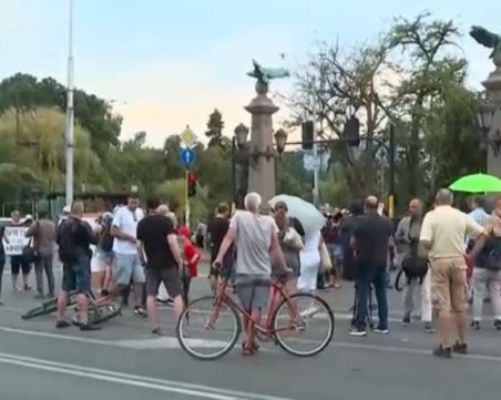 Протест срещу Калин Стоянов, блокиран е 