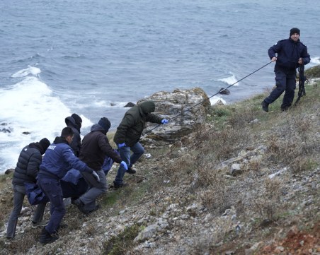 Гръцката брегова охрана е спасила 245 мигранти южно от Крит през изминалото денонощие