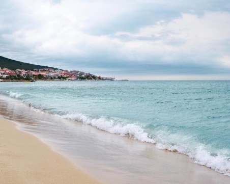 Мъж почина на плажа в Свети Влас