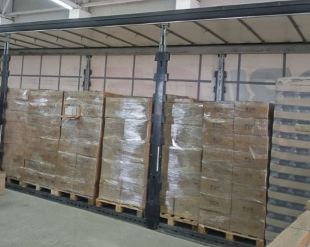 Митничари задържаха над 40 000 парфюма менте на ГКПП 