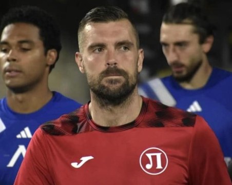 Вратар на Локо аут задълго