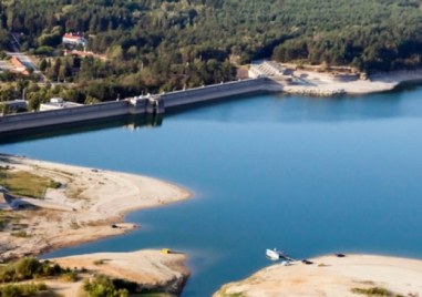 При извършените полеви изследвания на повърхностни води от язовир Копринка