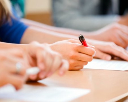 Близо 5000 зрелостници на матура днес