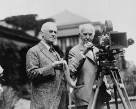 На този ден: Патентована е кинокамерата