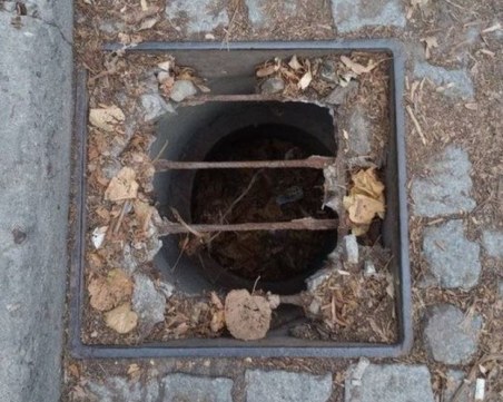 Опасна шахта: Шофьорка падна, слизайки от колата си в Пловдив