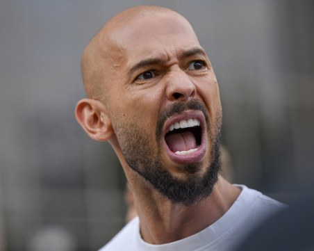 Оставиха инфлуенсъра Андрю Тейт под домашен арест