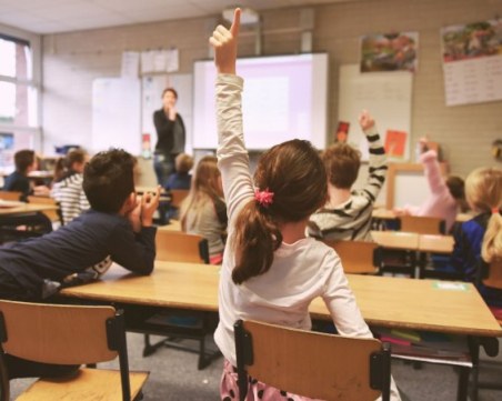 Родители и синдикати са недоволни от новия график за ученическите ваканции