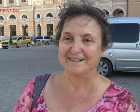 Влак като рикша: Разказ на пътничка в композицията, бутана от хора в Пловдив ВИДЕО