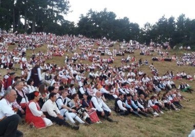 Фестивалът на народната носия в Жеравна започна и в следващите