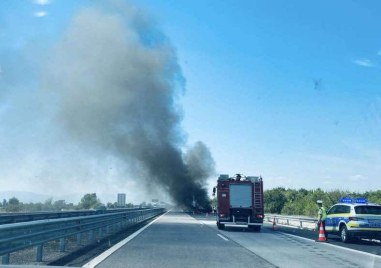 Камион гори на автомагистрала Тракия в района на Пловдив пише