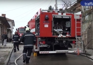 Пожар във вилната зона на пловдивското село Белащица тази вечер