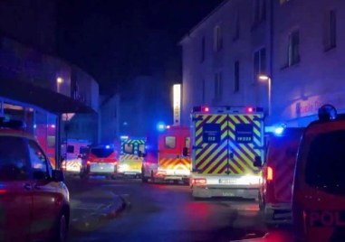 Атака в Германия Мъж напада с нож посетители на празник