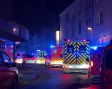 Трима убити при нападение с нож в Германия, извършителят се издирва