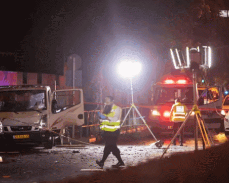 Взрив пред френска синагога, полицай е ранен