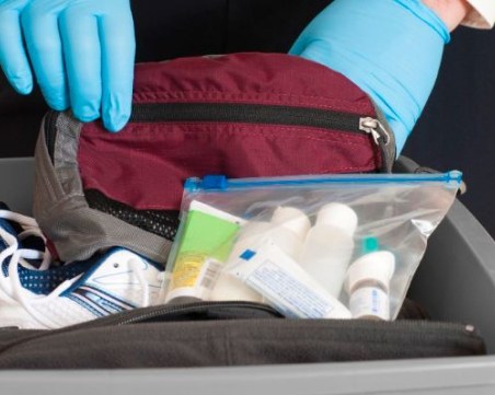 Затягат контрола при ръчните багажи на летищата