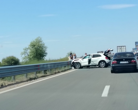 Две коли катастрофираха на АМ 