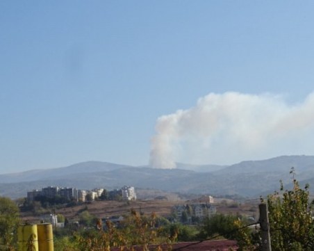 Пожарът в Рила се разрасна двойно, очакват помощ от хеликоптер