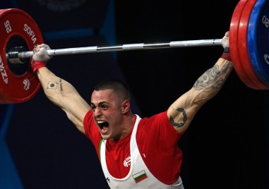 Олимпийският шампион от Париж 2024 Карлос Насар бе удостоен със