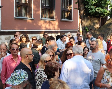 Девет артисти творят по темата 