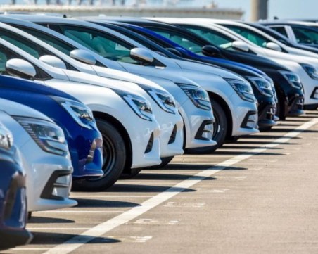 Канада налага 100% мита на китайските електромобили