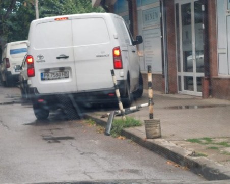 Пловдивчанка потроши колче, за да паркира