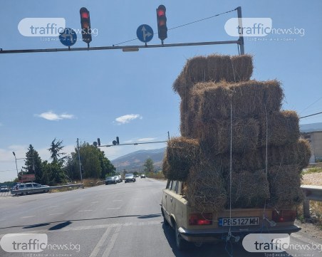 В Пловдив има всичко – Лада с бали сено шашна шофьори по Околовръстното
