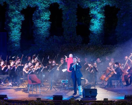 Васил Петров с голям концерт на Античния, открива Есенния салон