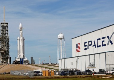 SpaceX съобщи че отлага с поне 24 часа старта на