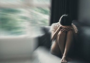 14 годишно момиче от Бургас опита да скочи от 3 я етаж