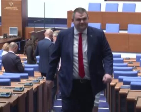 Разколът в ДПС се задълбочава след изключването на Делян Пеевски