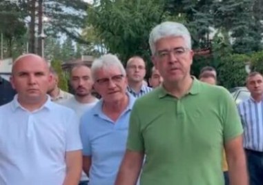 Членове на ДПС приближени до почетния председател Ахмед Доган направиха