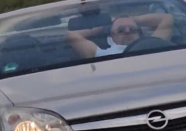 Шофьор се прояви с абсурдно поведение на пътя Мъжът е